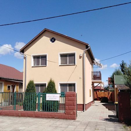 Arinza Apartman Mezőkövesd Exterior foto