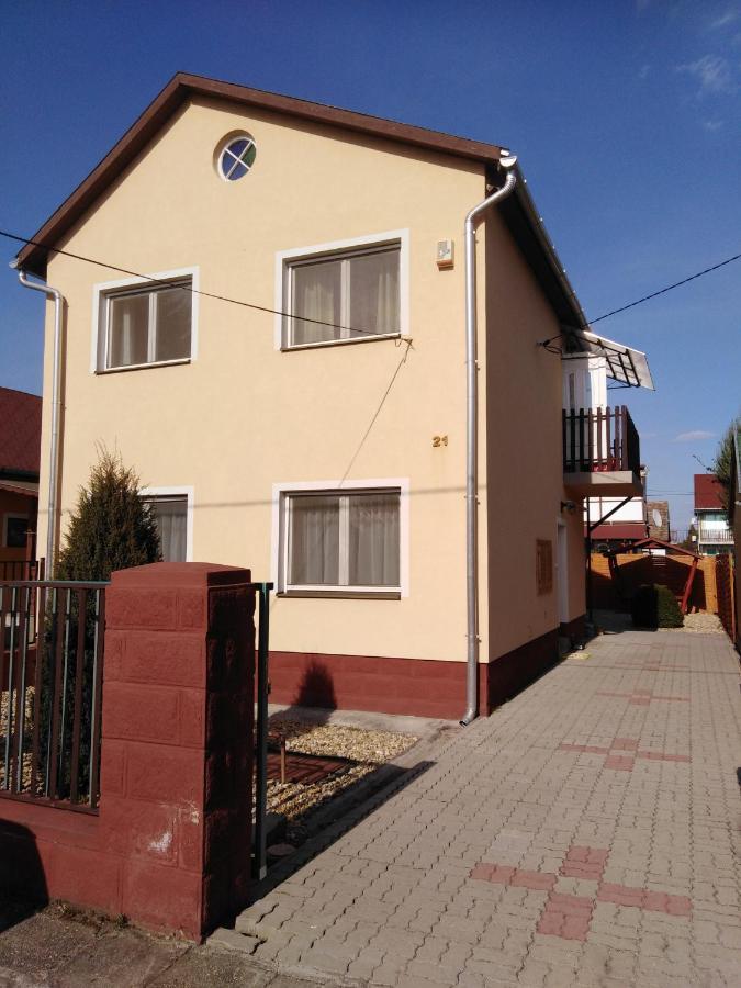 Arinza Apartman Mezőkövesd Exterior foto