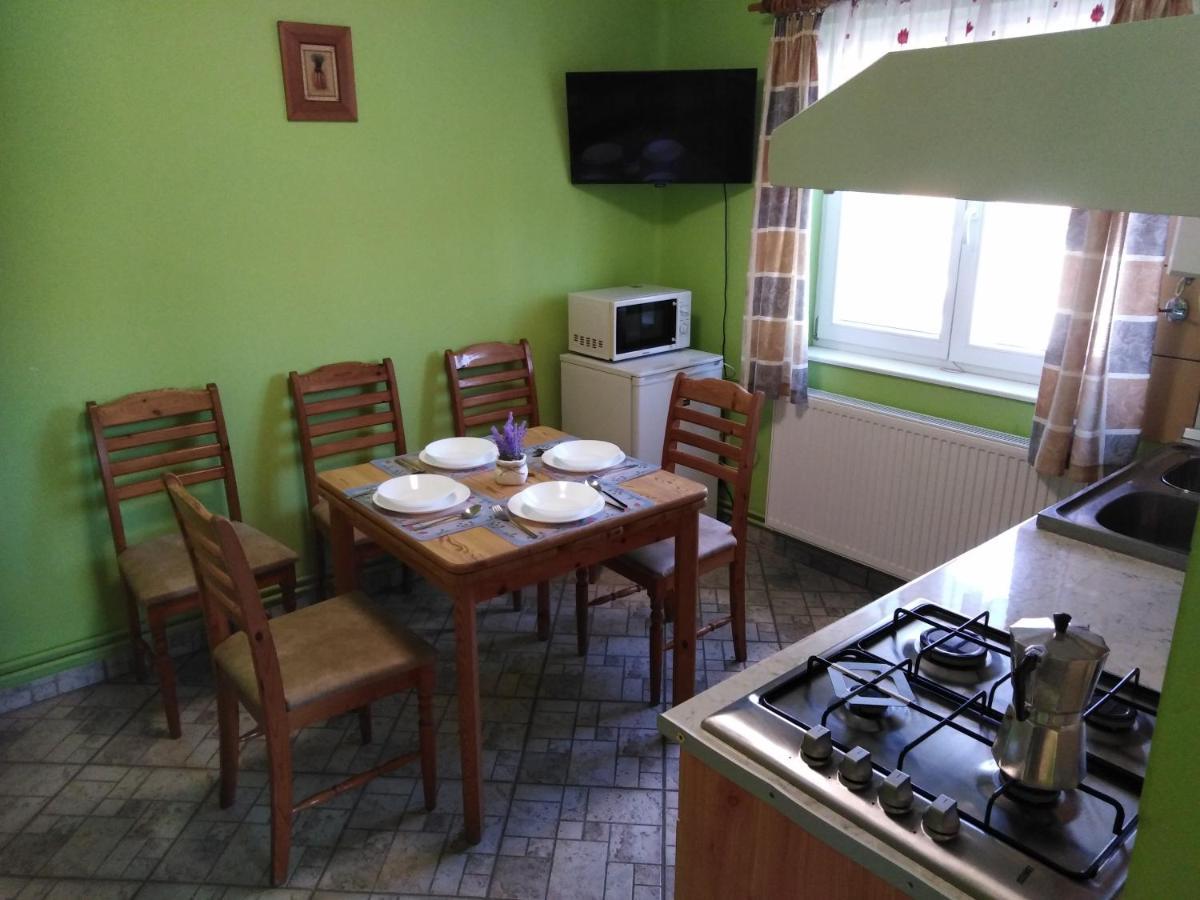 Arinza Apartman Mezőkövesd Exterior foto