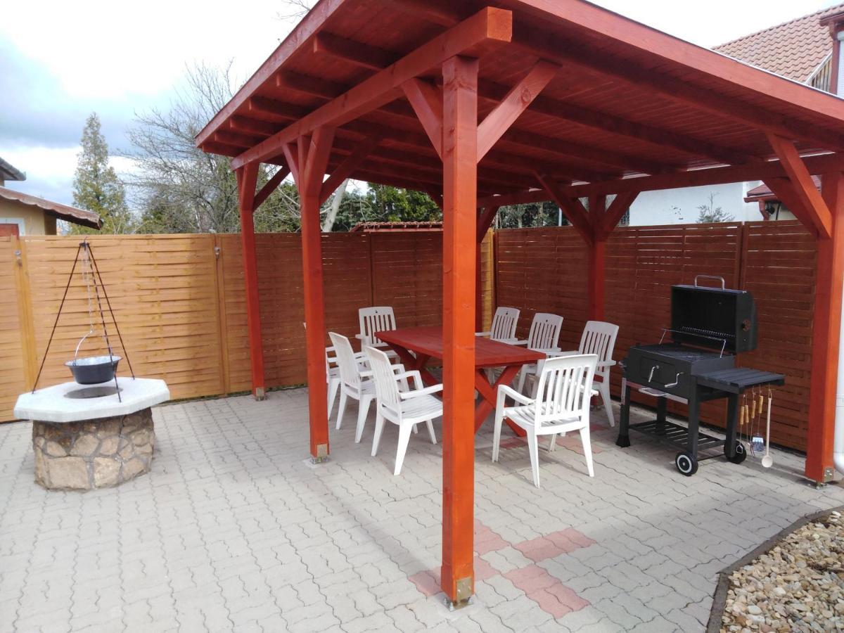 Arinza Apartman Mezőkövesd Exterior foto