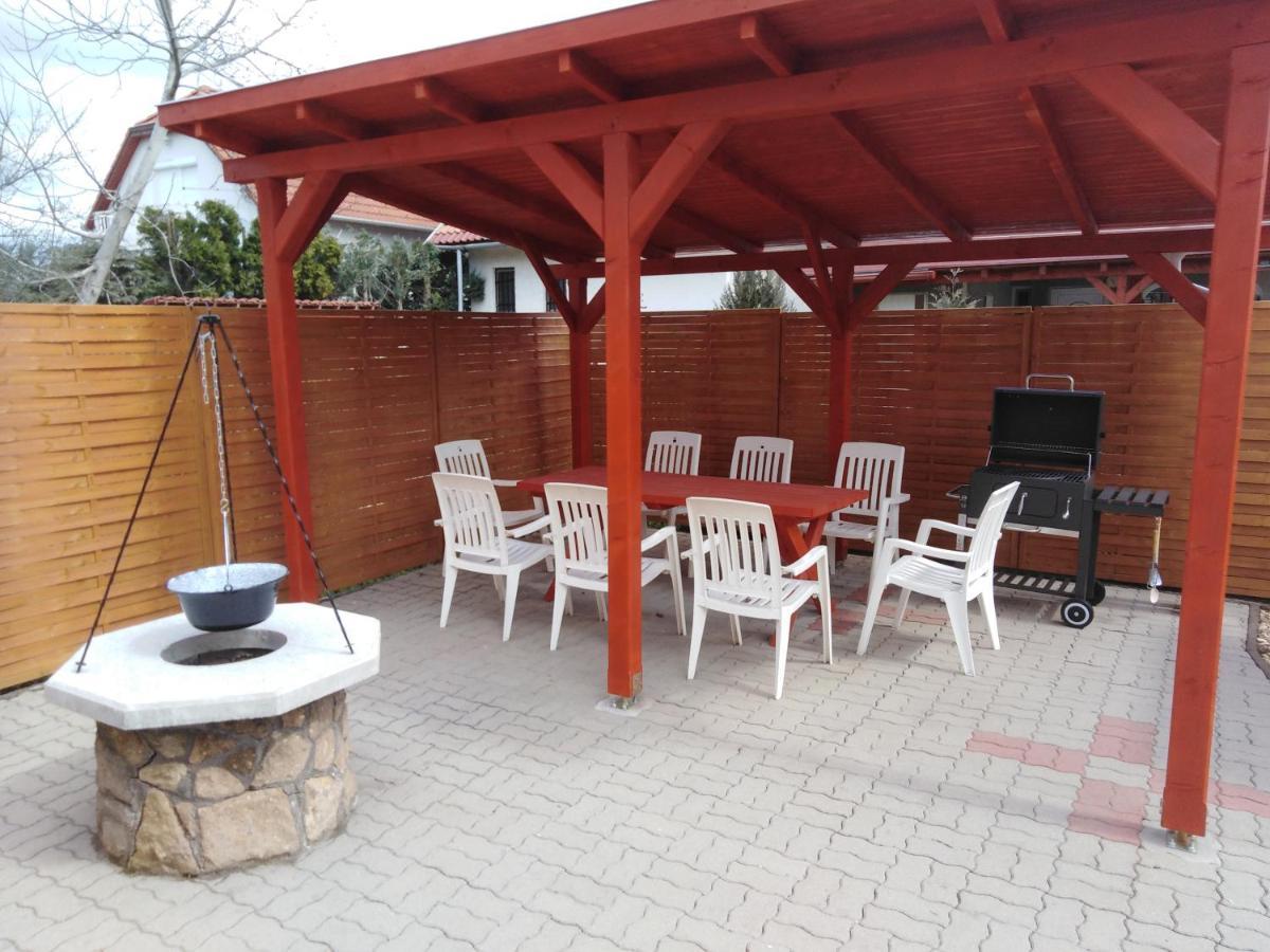 Arinza Apartman Mezőkövesd Exterior foto